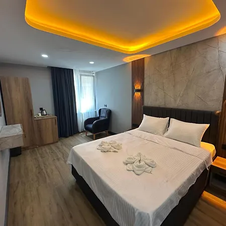 Dual Halkali Istanbul