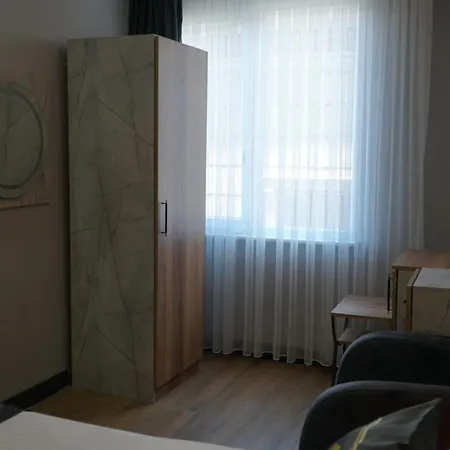 Dual Halkali Hotell